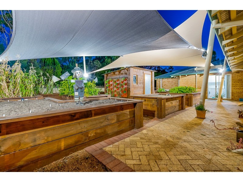 23 Lakelands Drive, Gnangara WA 6077