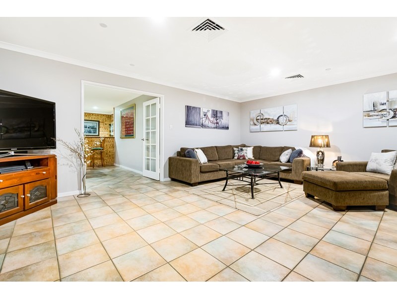 23 Lakelands Drive, Gnangara WA 6077