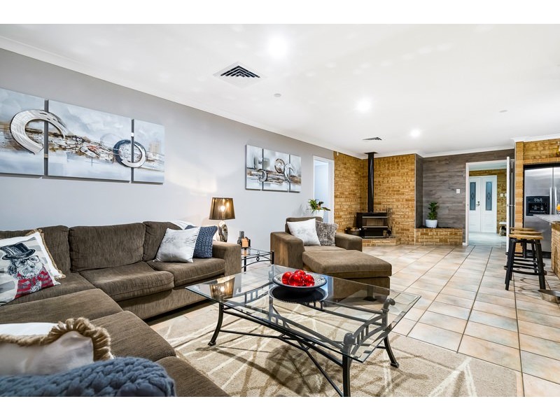 23 Lakelands Drive, Gnangara WA 6077