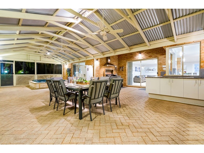 23 Lakelands Drive, Gnangara WA 6077