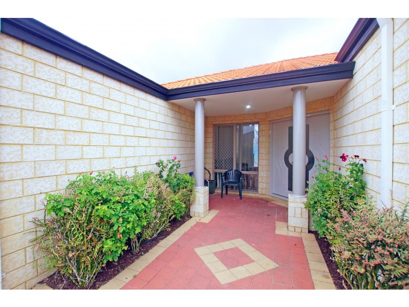 4 McNamara Place, Marangaroo WA 6064