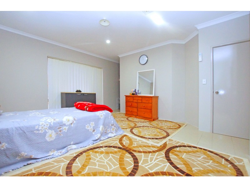 4 McNamara Place, Marangaroo WA 6064