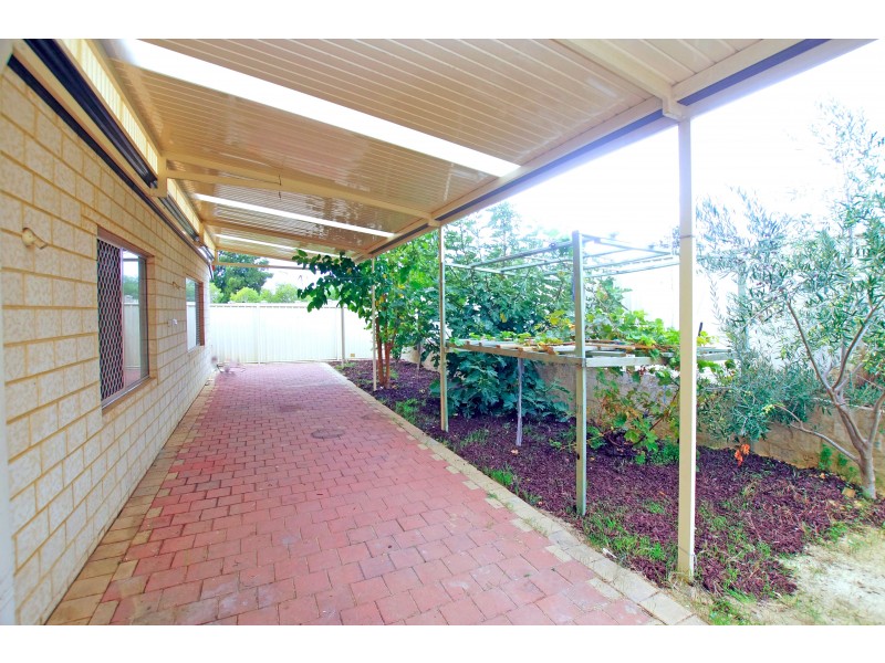 4 McNamara Place, Marangaroo WA 6064