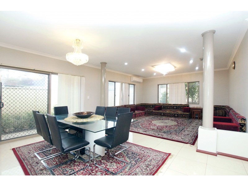 4 McNamara Place, Marangaroo WA 6064