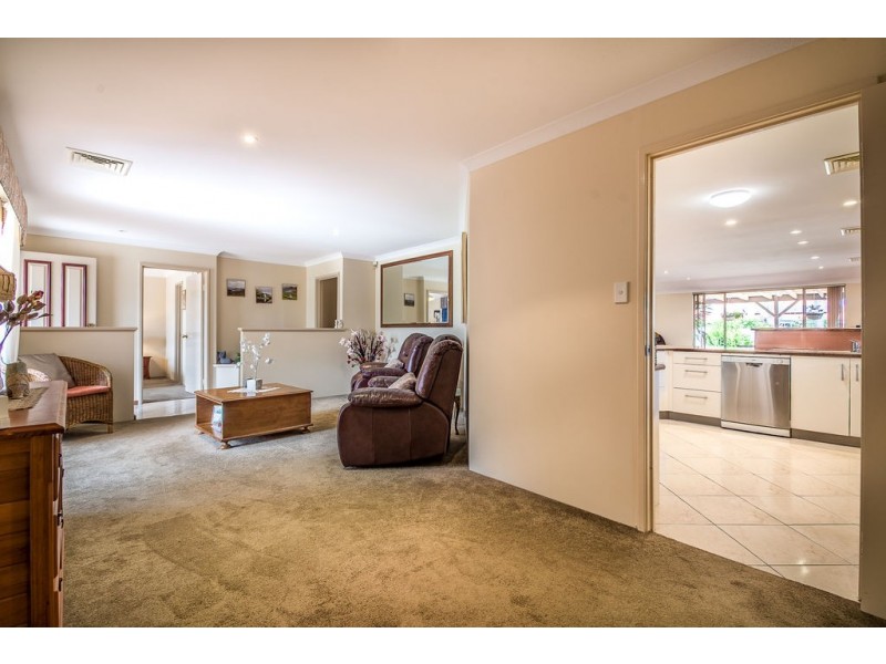 40 Golf Links Drive, Carramar WA 6031