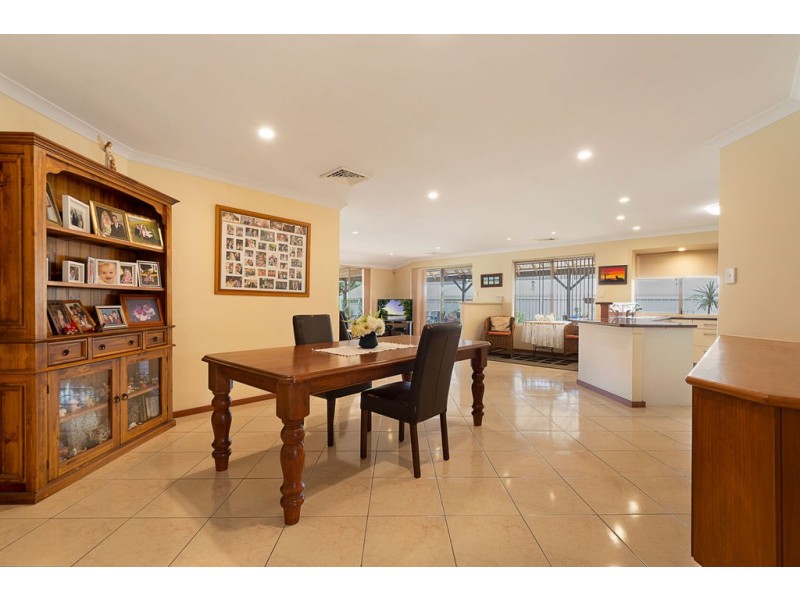 40 Golf Links Drive, Carramar WA 6031