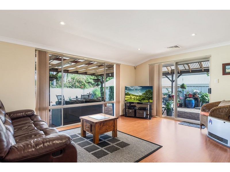 40 Golf Links Drive, Carramar WA 6031