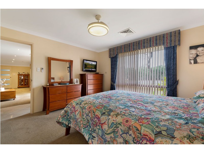 40 Golf Links Drive, Carramar WA 6031