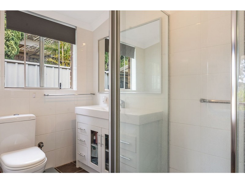 40 Golf Links Drive, Carramar WA 6031