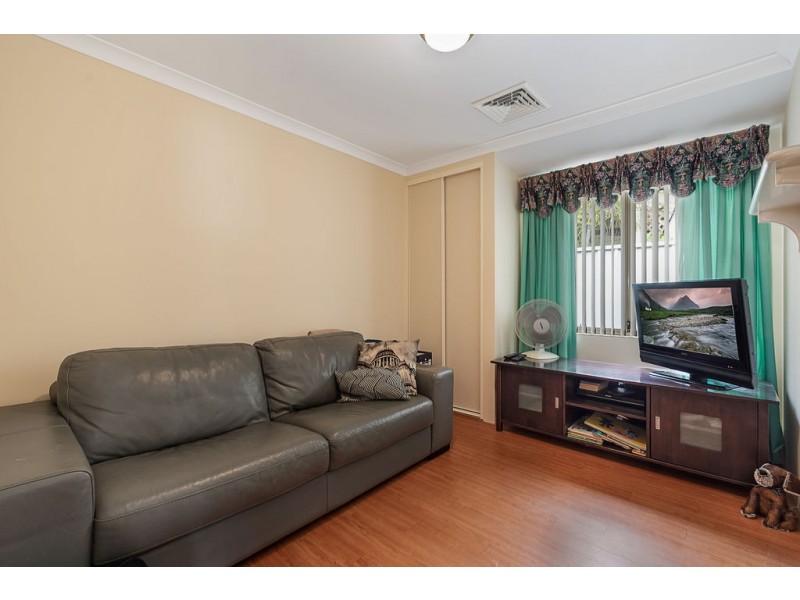 40 Golf Links Drive, Carramar WA 6031