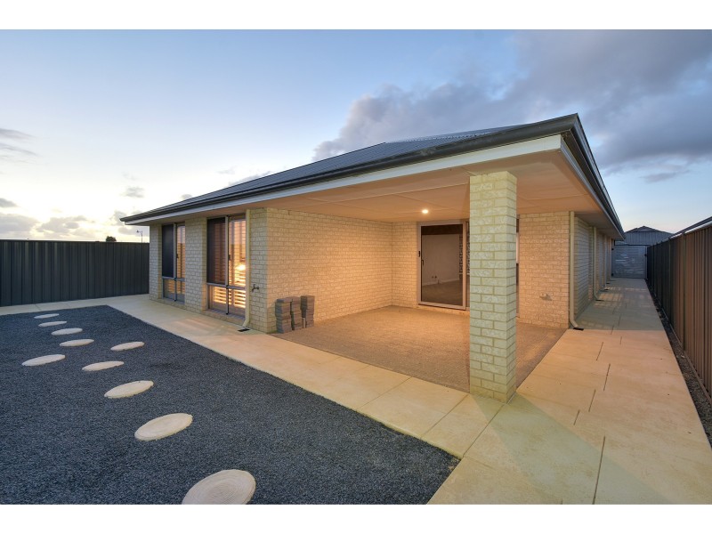 22 Mayali Bend, Banksia Grove WA 6031