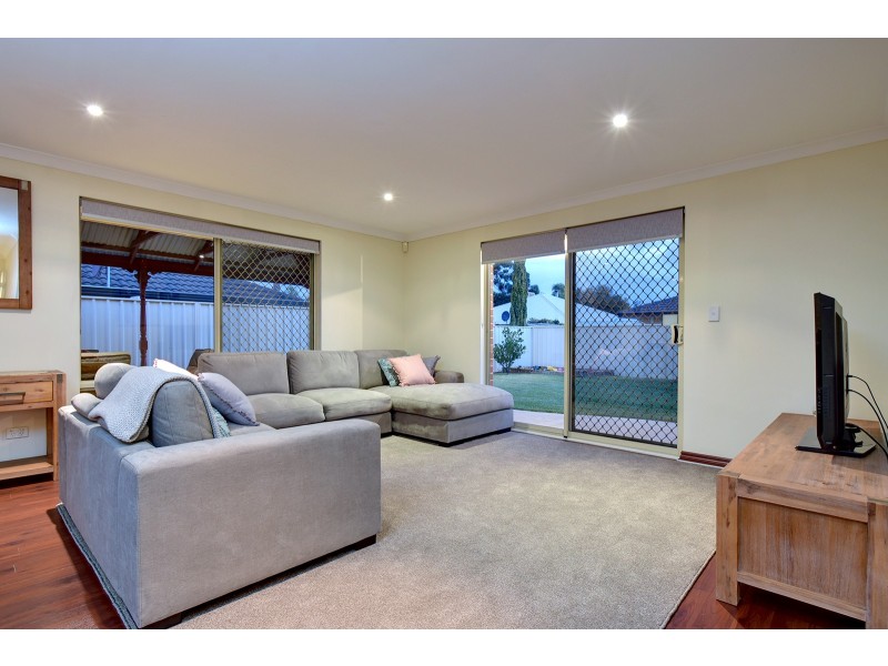 96 Houghton Drive, Carramar WA 6031