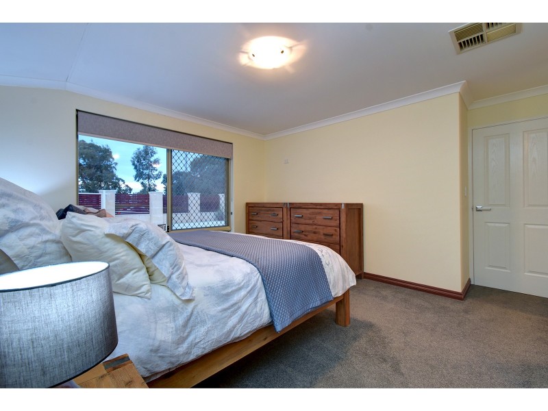 96 Houghton Drive, Carramar WA 6031