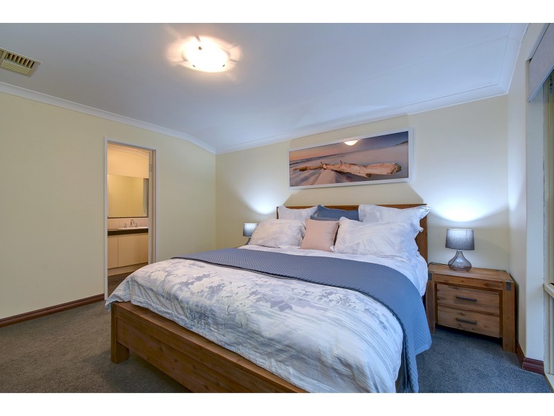 96 Houghton Drive, Carramar WA 6031