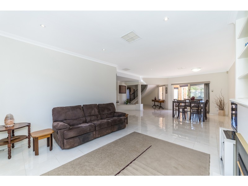 9 Jarvis Place, Leeming WA 6149
