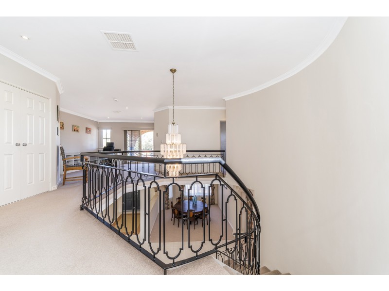 9 Jarvis Place, Leeming WA 6149