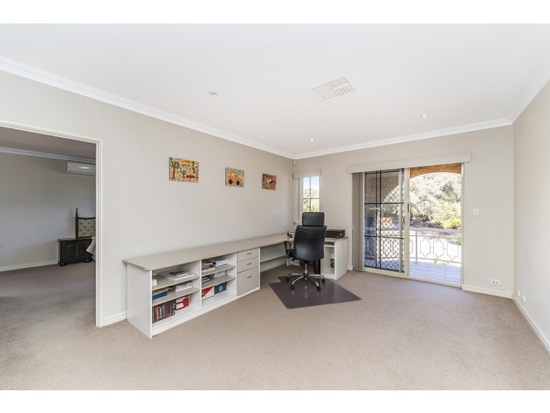 9 Jarvis Place, Leeming WA 6149