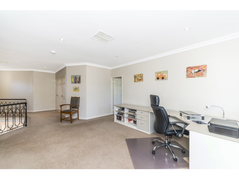 9 Jarvis Place, Leeming WA 6149