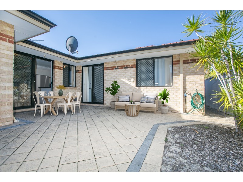 4/2 Carcoola Court, Nollamara WA 6061