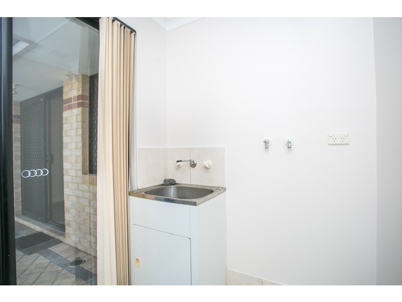 4/2 Carcoola Court, Nollamara WA 6061