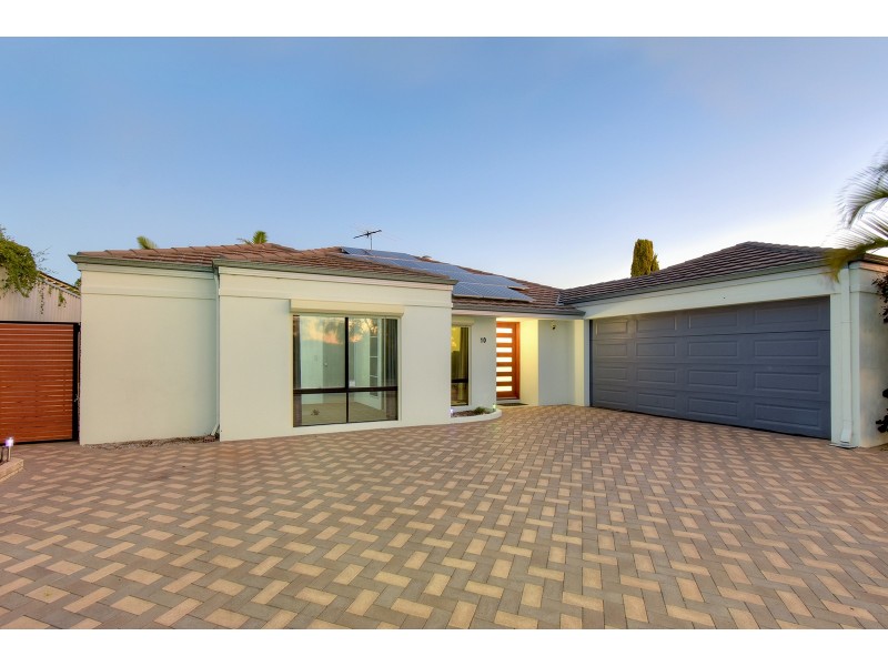 10 Glenfine Way, Carramar WA 6031