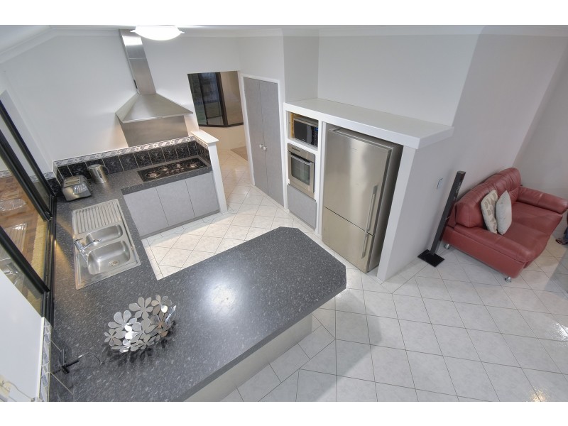 10 Glenfine Way, Carramar WA 6031