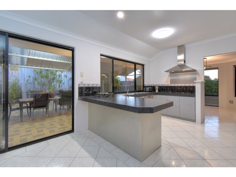 10 Glenfine Way, Carramar WA 6031