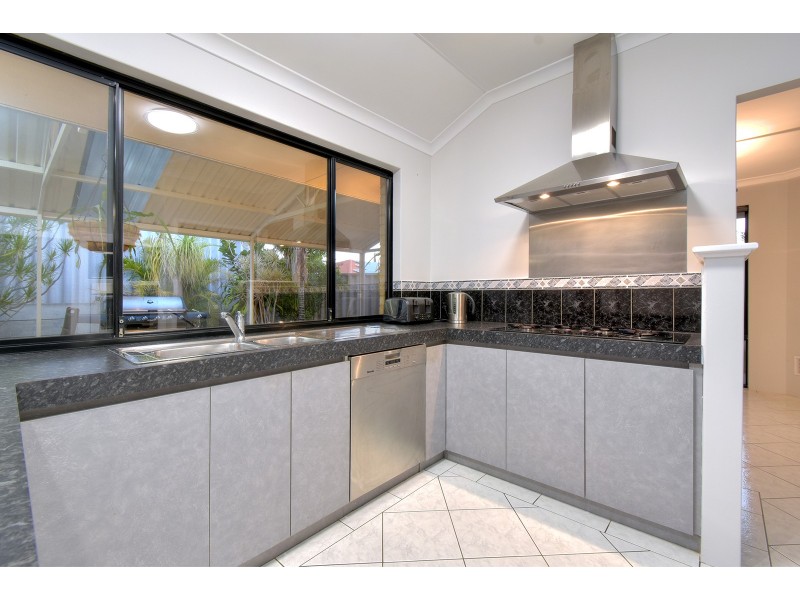 10 Glenfine Way, Carramar WA 6031