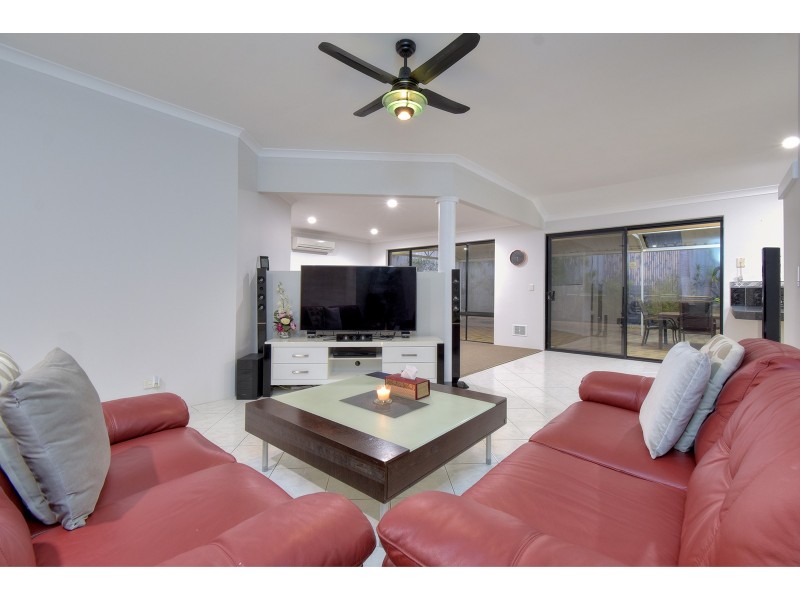 10 Glenfine Way, Carramar WA 6031