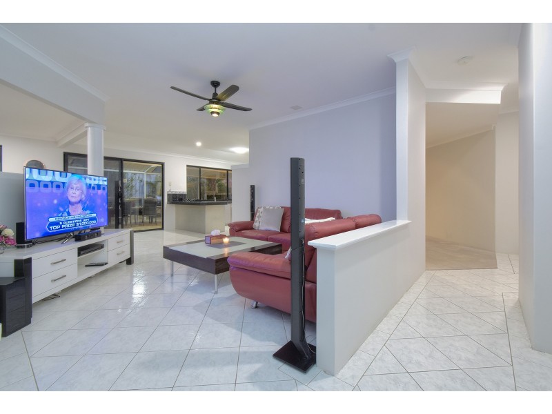 10 Glenfine Way, Carramar WA 6031