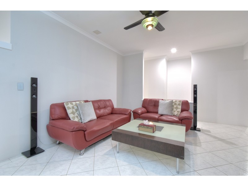 10 Glenfine Way, Carramar WA 6031