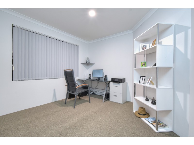 10 Glenfine Way, Carramar WA 6031