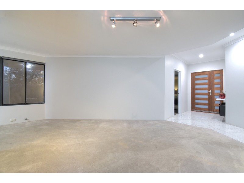 10 Glenfine Way, Carramar WA 6031