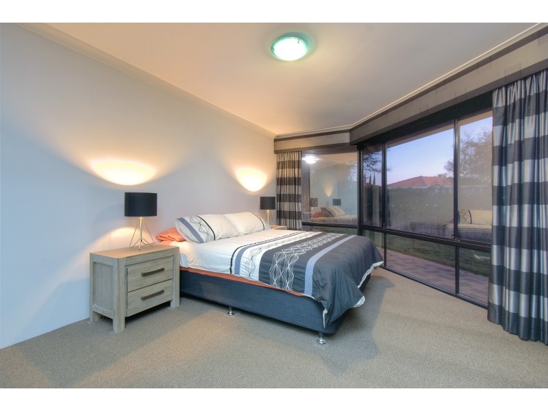 10 Glenfine Way, Carramar WA 6031