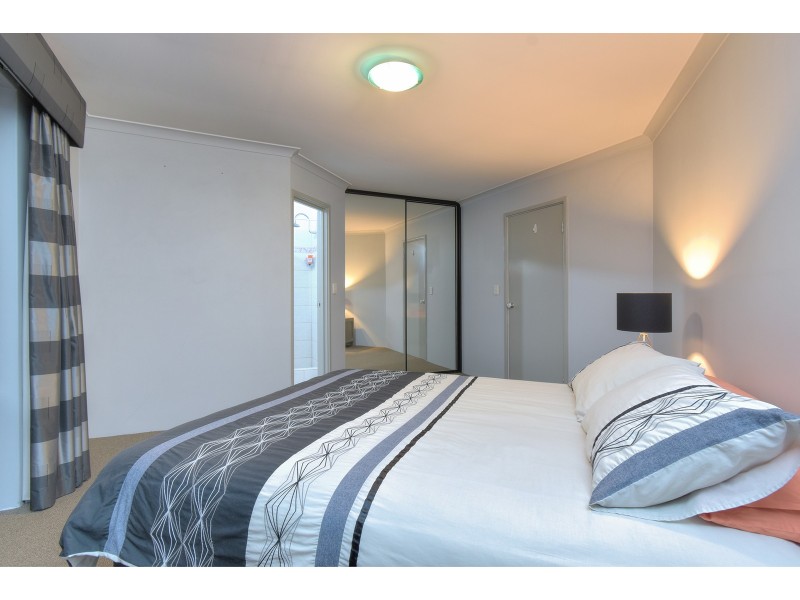 10 Glenfine Way, Carramar WA 6031