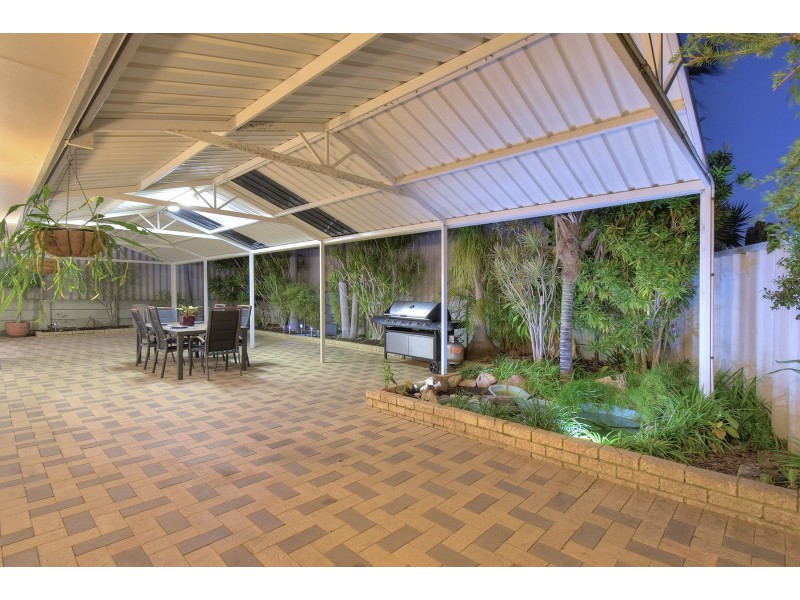 10 Glenfine Way, Carramar WA 6031