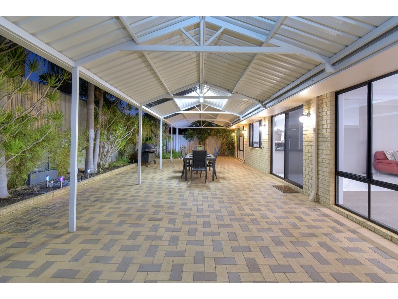 10 Glenfine Way, Carramar WA 6031