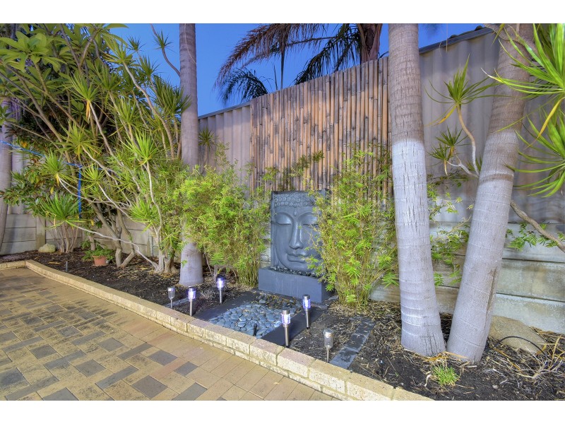 10 Glenfine Way, Carramar WA 6031