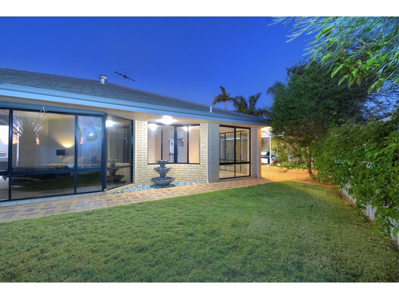 10 Glenfine Way, Carramar WA 6031