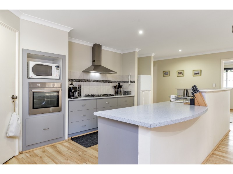 10 Kambany Approach, Dalyellup WA 6230