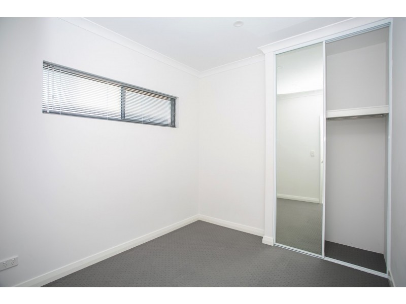 2/404 Flinders Street, Nollamara WA 6061