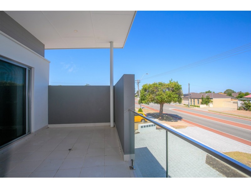2/404 Flinders Street, Nollamara WA 6061