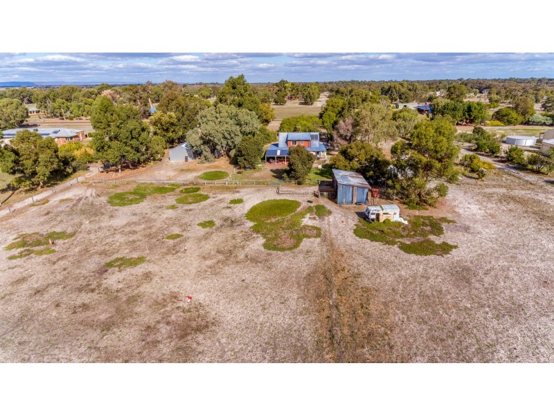 60 Tranquil Retreat, Barragup WA 6209