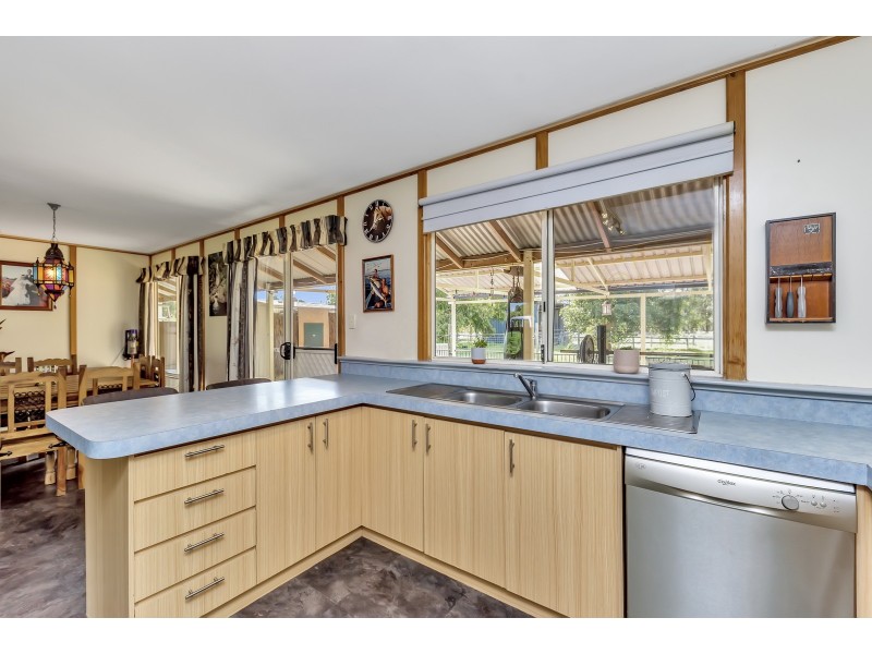 60 Tranquil Retreat, Barragup WA 6209