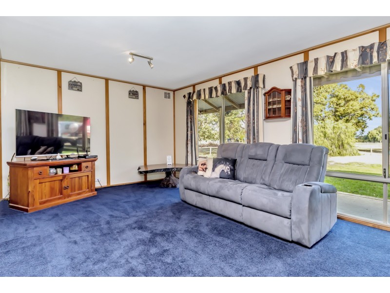 60 Tranquil Retreat, Barragup WA 6209