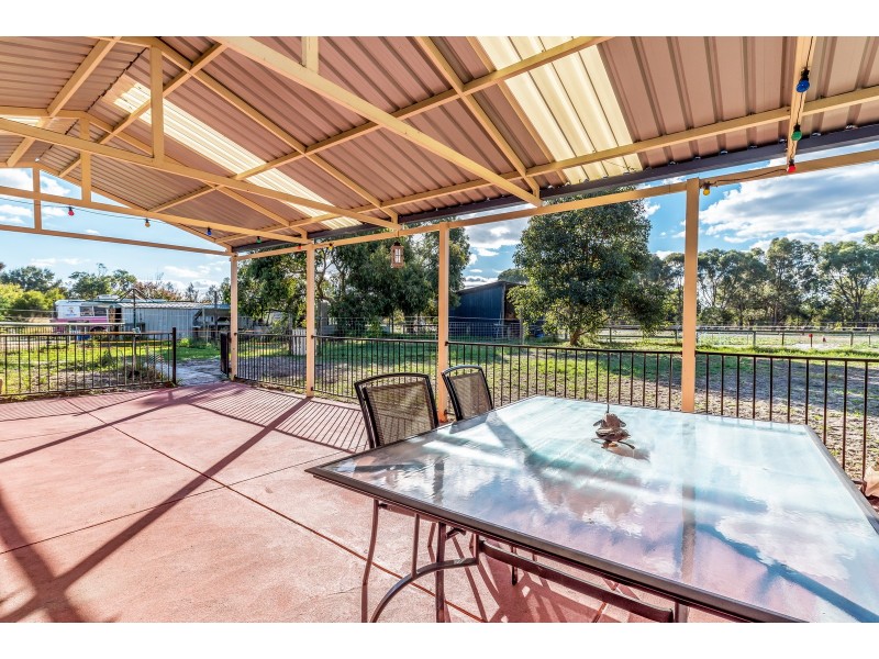 60 Tranquil Retreat, Barragup WA 6209