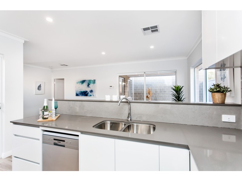 15 Laurence Road, Innaloo WA 6018