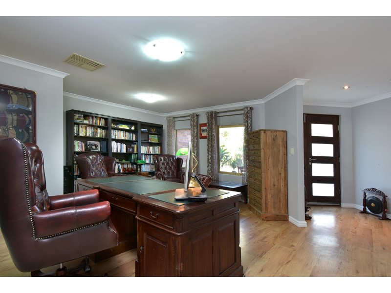 25 Busch Parkway, Pearsall WA 6065