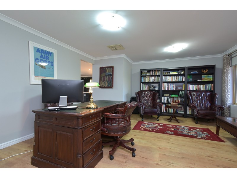 25 Busch Parkway, Pearsall WA 6065