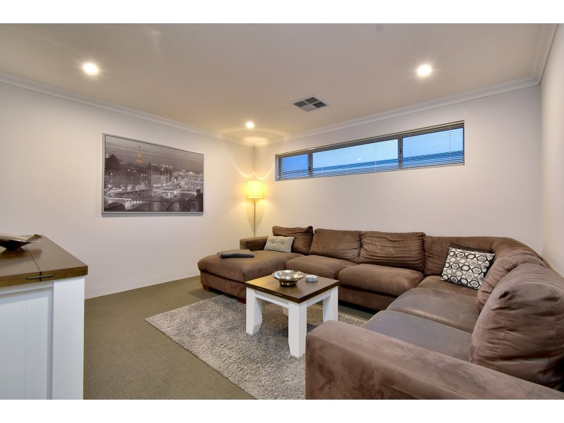 10 Pakooma Street, Banksia Grove WA 6031